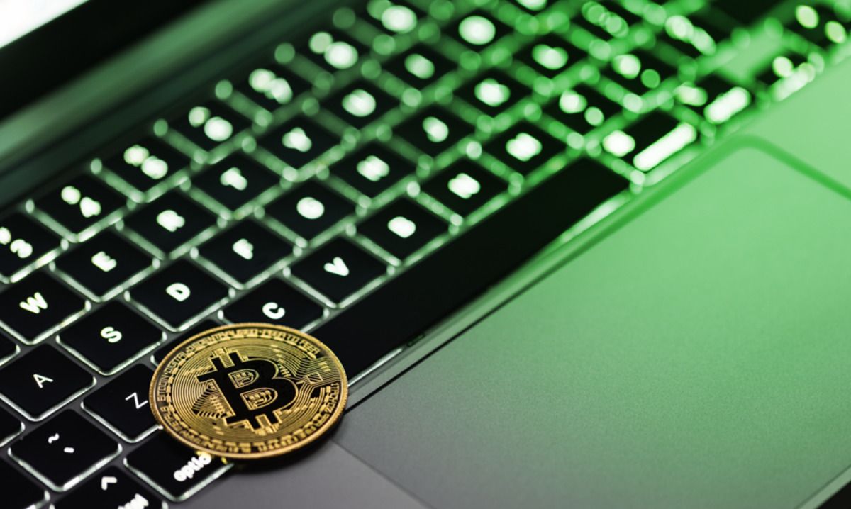 比特币市场走势分析：熊市警报还是反弹信号？三张图表揭示未来走向